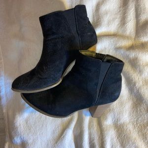 Black ankle boots with wooden heel detail